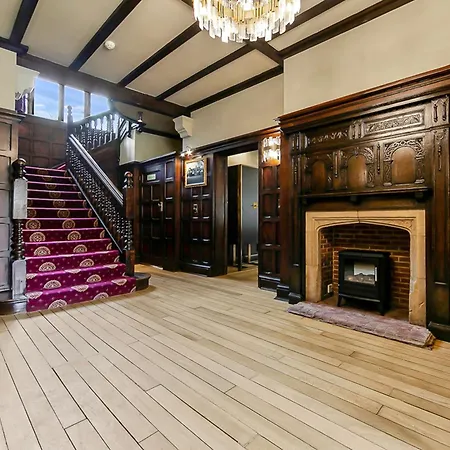 Tudor Grange-2